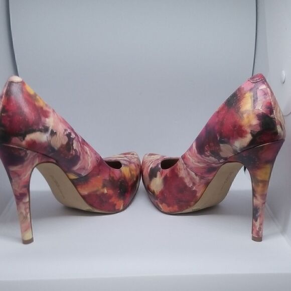 BCBGeneration Parade Platform Pump, Sz. 5 1/2, EUC - Picture 3 of 6